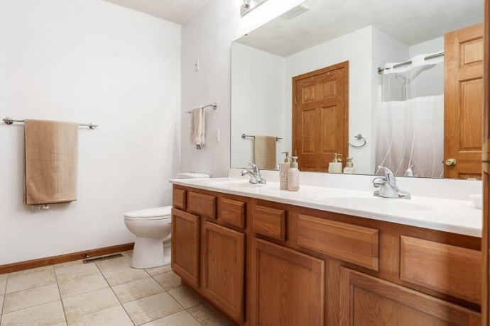 2957 Vaughndale, MACHESNEY PARK, Illinois 61115, 4 Bedrooms Bedrooms, ,2 BathroomsBathrooms,House,For Sale,Vaughndale,202603398