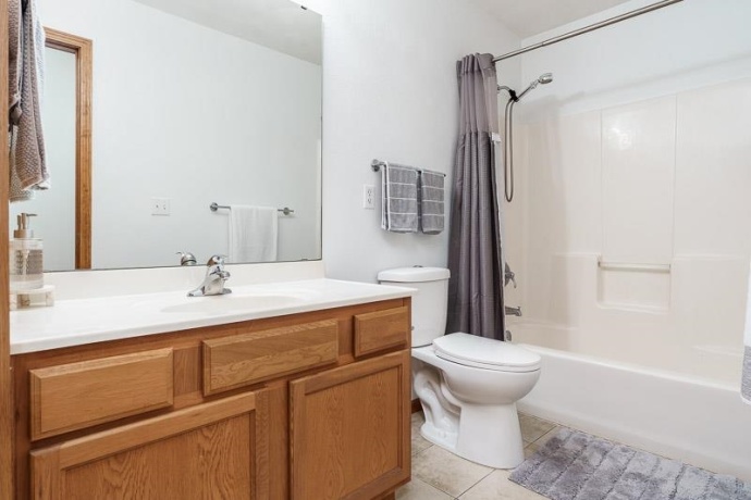 2957 Vaughndale, MACHESNEY PARK, Illinois 61115, 4 Bedrooms Bedrooms, ,2 BathroomsBathrooms,House,For Sale,Vaughndale,202603398