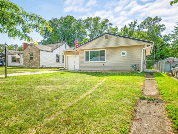1327 26th, ROCKFORD, Illinois 61108, 2 Bedrooms Bedrooms, ,1 BathroomBathrooms,House,For Sale,26th,202603400