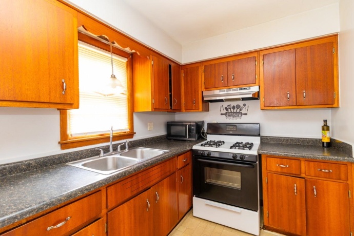 2706 School, ROCKFORD, Illinois 61101, ,2 Units,For Sale,School,202603401