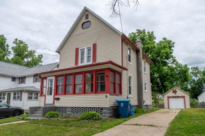918 Jackson, DIXON, Illinois 61021, 2 Bedrooms Bedrooms, ,1 BathroomBathrooms,House,For Sale,Jackson,202603402