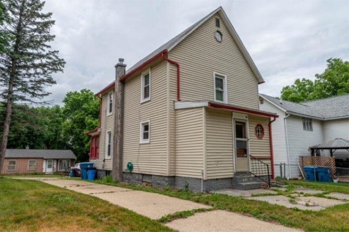 918 Jackson, DIXON, Illinois 61021, 2 Bedrooms Bedrooms, ,1 BathroomBathrooms,House,For Sale,Jackson,202603402
