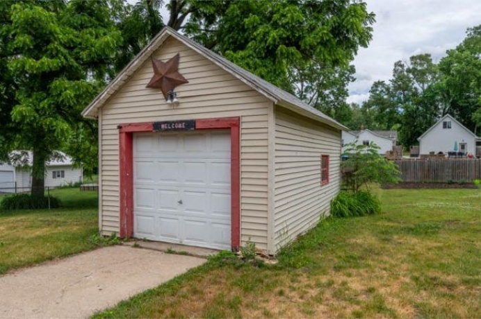 918 Jackson, DIXON, Illinois 61021, 2 Bedrooms Bedrooms, ,1 BathroomBathrooms,House,For Sale,Jackson,202603402