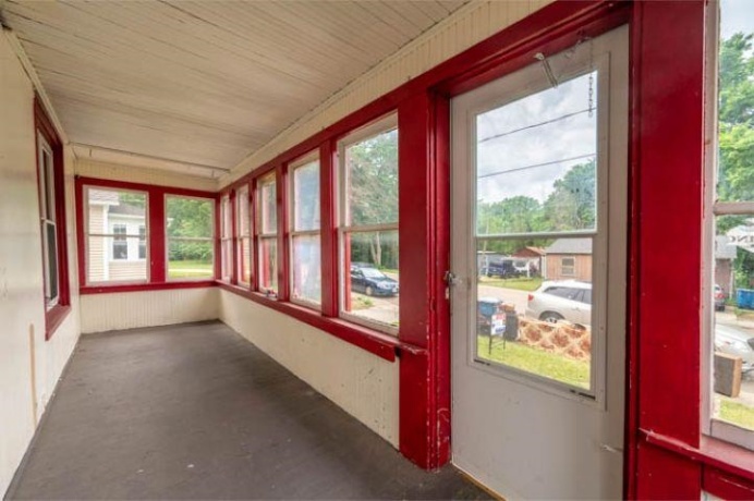 918 Jackson, DIXON, Illinois 61021, 2 Bedrooms Bedrooms, ,1 BathroomBathrooms,House,For Sale,Jackson,202603402