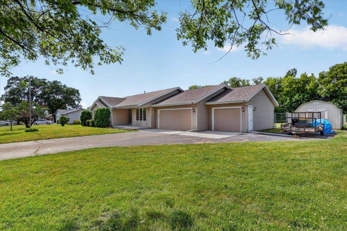 6612 Saddle Club, ROSCOE, Illinois 61073, 3 Bedrooms Bedrooms, ,2 BathroomsBathrooms,House,For Sale,Saddle Club,202603403