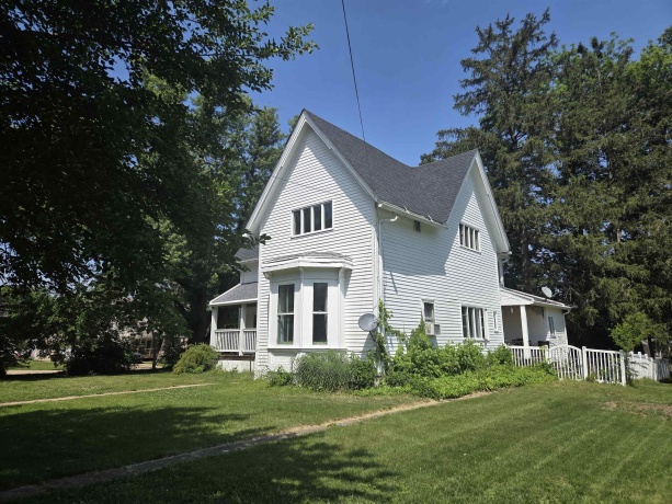 411 6th, OREGON, Illinois 61061, ,3 - 4 Units,For Sale,6th,202603409