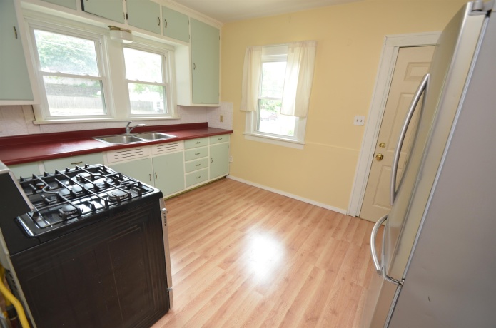 923 17th, ROCKFORD, Illinois 61104, 4 Bedrooms Bedrooms, ,1 BathroomBathrooms,House,For Sale,17th,202603213