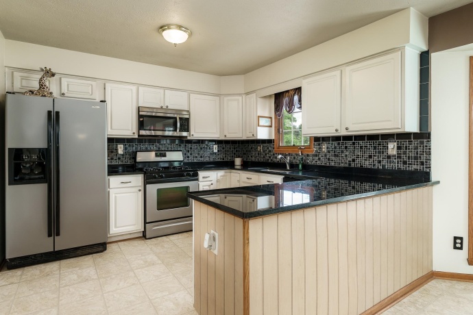 1082 Westridge, ROCKFORD, Illinois 61102, 4 Bedrooms Bedrooms, ,2 BathroomsBathrooms,House,For Sale,Westridge,202603411