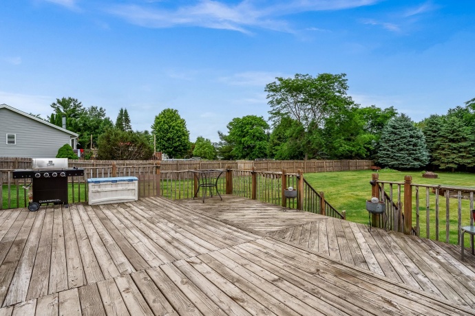 1082 Westridge, ROCKFORD, Illinois 61102, 4 Bedrooms Bedrooms, ,2 BathroomsBathrooms,House,For Sale,Westridge,202603411