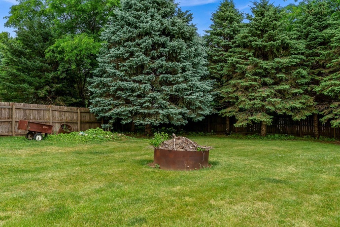 1082 Westridge, ROCKFORD, Illinois 61102, 4 Bedrooms Bedrooms, ,2 BathroomsBathrooms,House,For Sale,Westridge,202603411