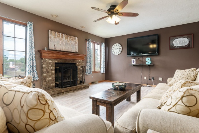 1082 Westridge, ROCKFORD, Illinois 61102, 4 Bedrooms Bedrooms, ,2 BathroomsBathrooms,House,For Sale,Westridge,202603411