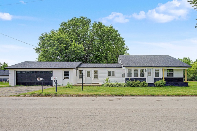 3018 Beaver, FREEPORT, Illinois 61032, 3 Bedrooms Bedrooms, ,2 BathroomsBathrooms,House,For Sale,Beaver,202603412