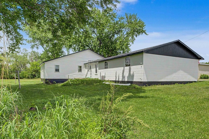 3018 Beaver, FREEPORT, Illinois 61032, 3 Bedrooms Bedrooms, ,2 BathroomsBathrooms,House,For Sale,Beaver,202603412