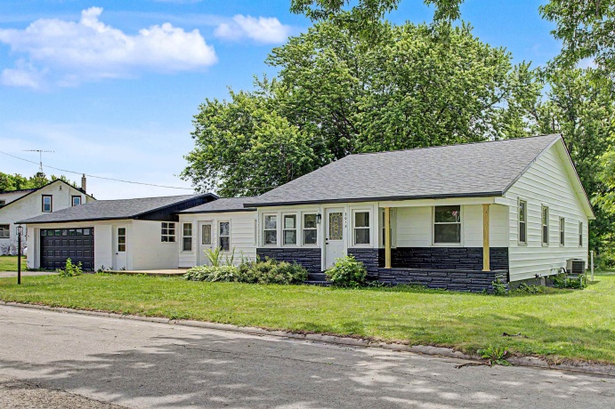 3018 Beaver, FREEPORT, Illinois 61032, 3 Bedrooms Bedrooms, ,2 BathroomsBathrooms,House,For Sale,Beaver,202603412