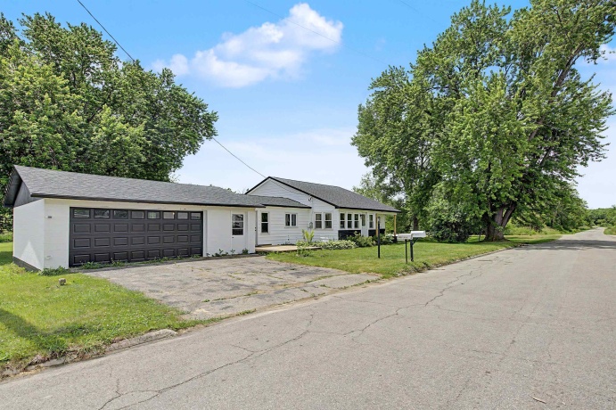 3018 Beaver, FREEPORT, Illinois 61032, 3 Bedrooms Bedrooms, ,2 BathroomsBathrooms,House,For Sale,Beaver,202603412