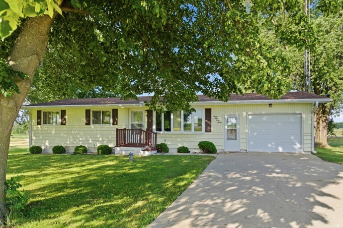 3447 Hilldale, FREEPORT, Illinois 61032, 3 Bedrooms Bedrooms, ,2 BathroomsBathrooms,House,For Sale,Hilldale,202603421