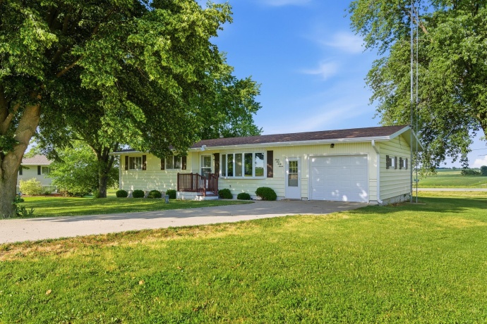 3447 Hilldale, FREEPORT, Illinois 61032, 3 Bedrooms Bedrooms, ,2 BathroomsBathrooms,House,For Sale,Hilldale,202603421
