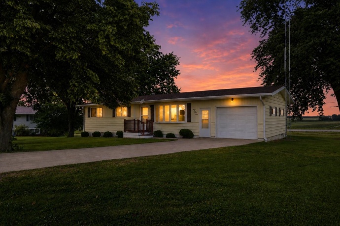 3447 Hilldale, FREEPORT, Illinois 61032, 3 Bedrooms Bedrooms, ,2 BathroomsBathrooms,House,For Sale,Hilldale,202603421