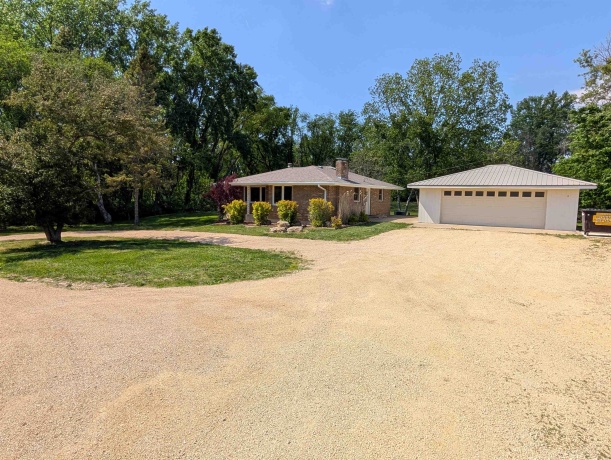 13835 Saunders, PECATONICA, Illinois 61063, 3 Bedrooms Bedrooms, ,1 BathroomBathrooms,House,For Sale,Saunders,202603428