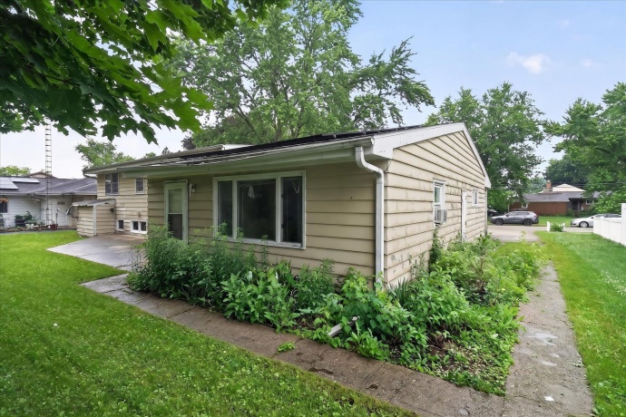 628 High, DEKALB, Illinois 60115, 3 Bedrooms Bedrooms, ,3 BathroomsBathrooms,House,For Sale,High,202603431