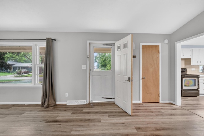 628 High, DEKALB, Illinois 60115, 3 Bedrooms Bedrooms, ,3 BathroomsBathrooms,House,For Sale,High,202603431