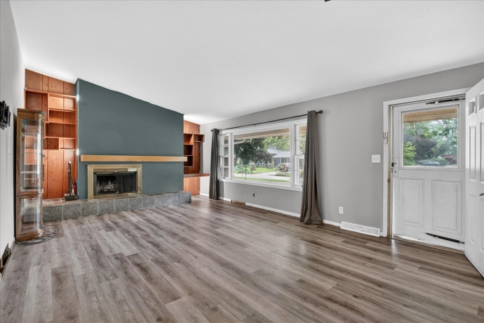 628 High, DEKALB, Illinois 60115, 3 Bedrooms Bedrooms, ,3 BathroomsBathrooms,House,For Sale,High,202603431