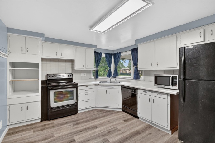 628 High, DEKALB, Illinois 60115, 3 Bedrooms Bedrooms, ,3 BathroomsBathrooms,House,For Sale,High,202603431