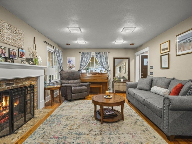 212 Pecatonica, WINNEBAGO, Illinois 61088, 3 Bedrooms Bedrooms, ,1 BathroomBathrooms,House,For Sale,Pecatonica,202603432