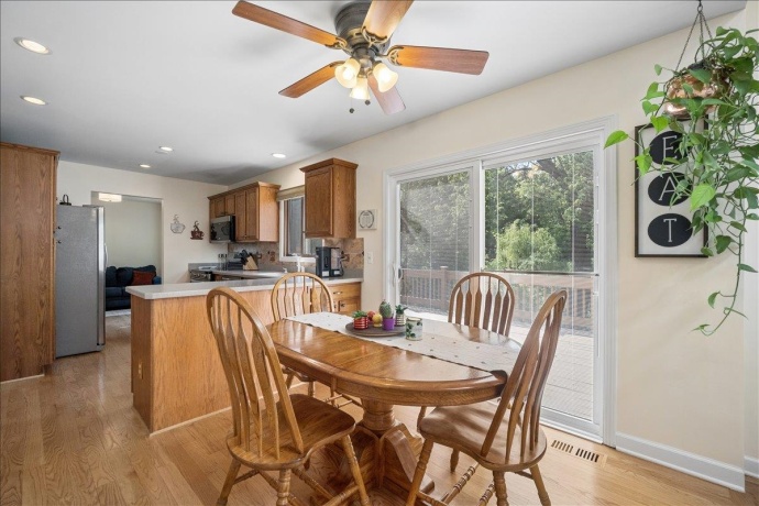 504 Carriage Hill, ISLAND LAKE, Illinois 60042, 3 Bedrooms Bedrooms, ,2 BathroomsBathrooms,House,For Sale,Carriage Hill,202603435