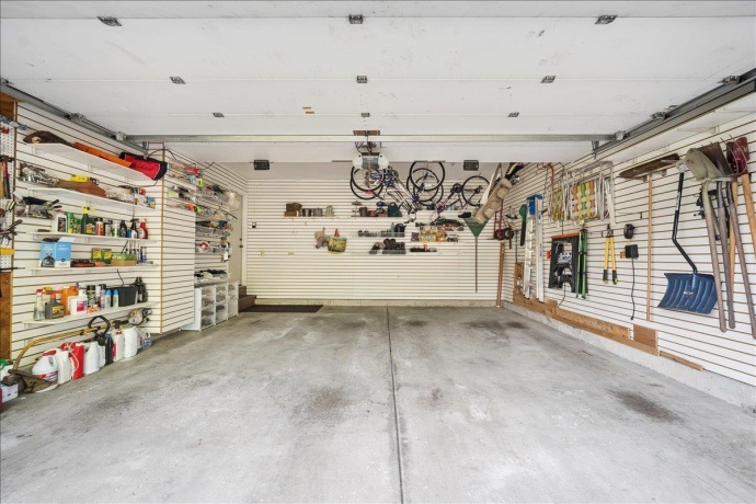 504 Carriage Hill, ISLAND LAKE, Illinois 60042, 3 Bedrooms Bedrooms, ,2 BathroomsBathrooms,House,For Sale,Carriage Hill,202603435