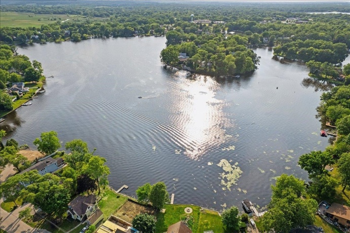 504 Carriage Hill, ISLAND LAKE, Illinois 60042, 3 Bedrooms Bedrooms, ,2 BathroomsBathrooms,House,For Sale,Carriage Hill,202603435