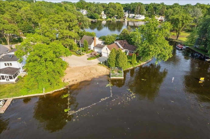 504 Carriage Hill, ISLAND LAKE, Illinois 60042, 3 Bedrooms Bedrooms, ,2 BathroomsBathrooms,House,For Sale,Carriage Hill,202603435