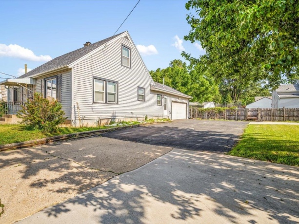 1610 Wills, ROCKFORD, Illinois 61109, 4 Bedrooms Bedrooms, ,1 BathroomBathrooms,House,For Sale,Wills,202603446
