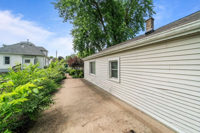 641 Northwestern, SOUTH BELOIT, Illinois 61080, 2 Bedrooms Bedrooms, ,1 BathroomBathrooms,House,For Sale,Northwestern,202603447