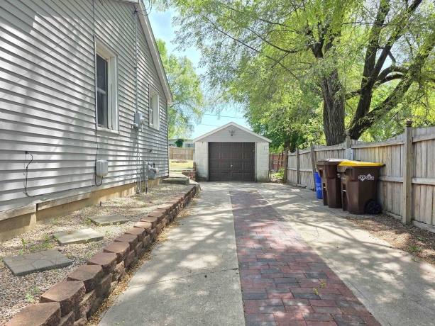 1701 Lyran Ave, ROCKFORD, Illinois 61109, 3 Bedrooms Bedrooms, ,1 BathroomBathrooms,House,For Sale,Lyran Ave,202603229