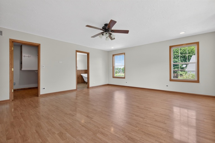 513 Pembroke SW, POPLAR GROVE, Illinois 61065, 6 Bedrooms Bedrooms, ,3 BathroomsBathrooms,House,For Sale,Pembroke SW,202603456