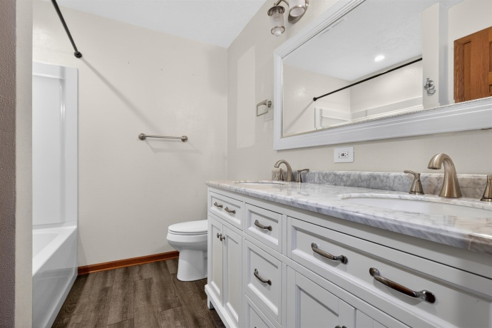 513 Pembroke SW, POPLAR GROVE, Illinois 61065, 6 Bedrooms Bedrooms, ,3 BathroomsBathrooms,House,For Sale,Pembroke SW,202603456