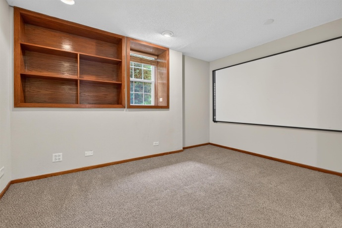 513 Pembroke SW, POPLAR GROVE, Illinois 61065, 6 Bedrooms Bedrooms, ,3 BathroomsBathrooms,House,For Sale,Pembroke SW,202603456
