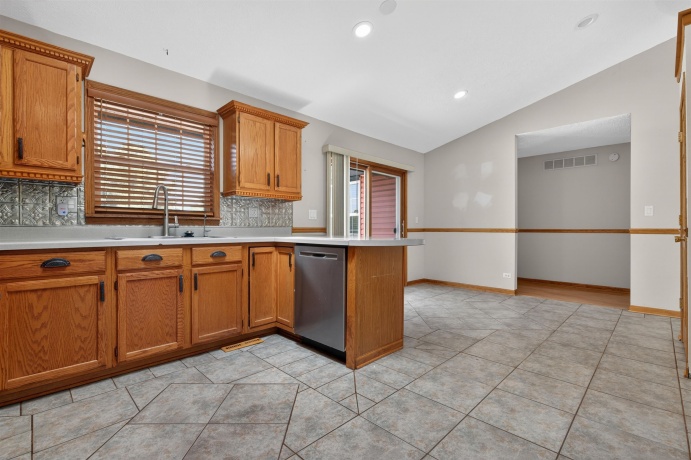 513 Pembroke SW, POPLAR GROVE, Illinois 61065, 6 Bedrooms Bedrooms, ,3 BathroomsBathrooms,House,For Sale,Pembroke SW,202603456