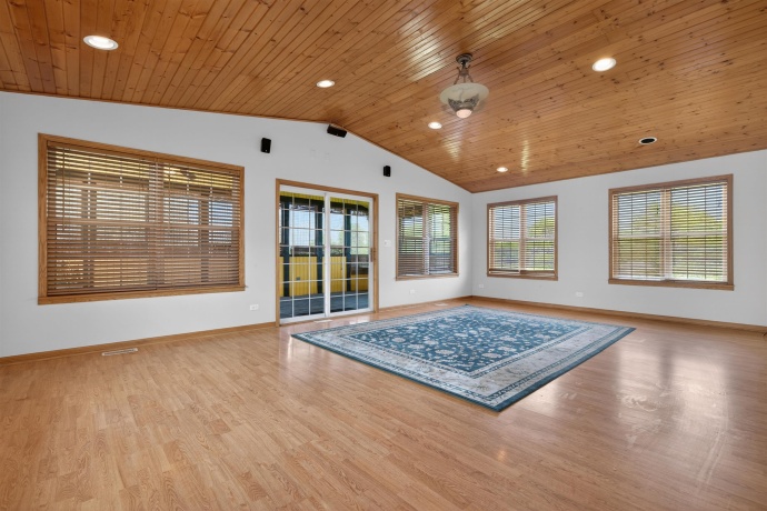 513 Pembroke SW, POPLAR GROVE, Illinois 61065, 6 Bedrooms Bedrooms, ,3 BathroomsBathrooms,House,For Sale,Pembroke SW,202603456