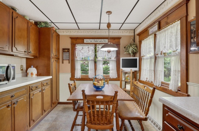 215 Harrison, BELVIDERE, Illinois 61008, 4 Bedrooms Bedrooms, ,3 BathroomsBathrooms,House,For Sale,Harrison,202603461