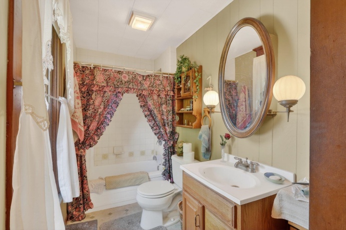 215 Harrison, BELVIDERE, Illinois 61008, 4 Bedrooms Bedrooms, ,3 BathroomsBathrooms,House,For Sale,Harrison,202603461