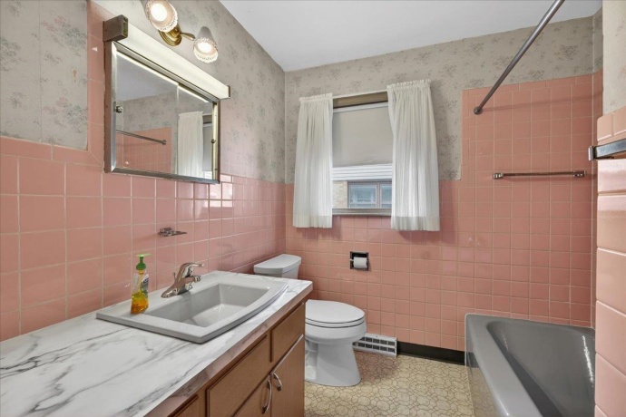404 Fairfield, ROCKFORD, Illinois 61107, 3 Bedrooms Bedrooms, ,1 BathroomBathrooms,House,For Sale,Fairfield,202603468
