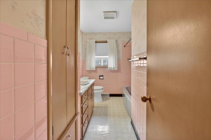 404 Fairfield, ROCKFORD, Illinois 61107, 3 Bedrooms Bedrooms, ,1 BathroomBathrooms,House,For Sale,Fairfield,202603468