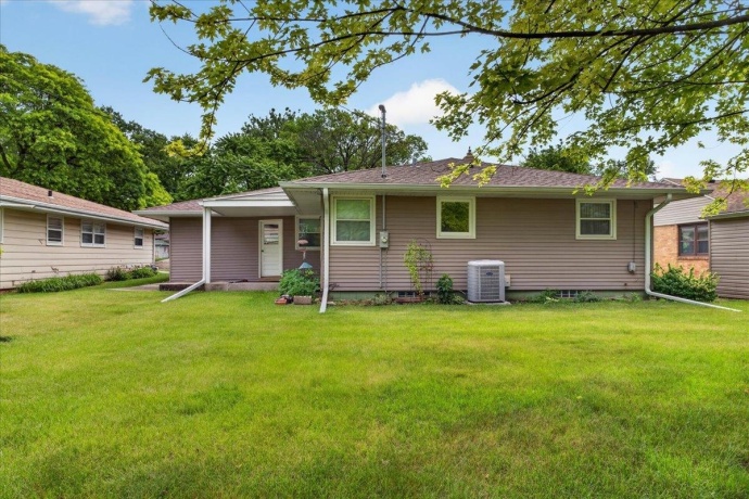 404 Fairfield, ROCKFORD, Illinois 61107, 3 Bedrooms Bedrooms, ,1 BathroomBathrooms,House,For Sale,Fairfield,202603468