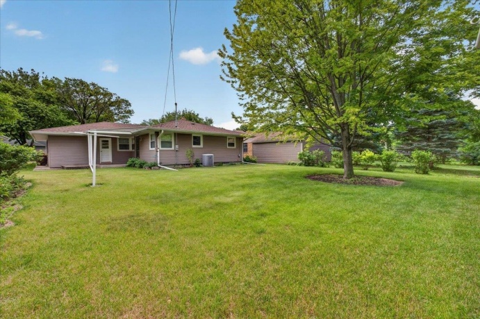 404 Fairfield, ROCKFORD, Illinois 61107, 3 Bedrooms Bedrooms, ,1 BathroomBathrooms,House,For Sale,Fairfield,202603468