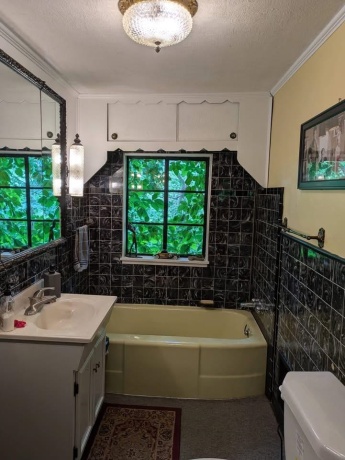 521 Cedar Creek, FREEPORT, Illinois 61032, 2 Bedrooms Bedrooms, ,1 BathroomBathrooms,House,For Sale,Cedar Creek,202603474