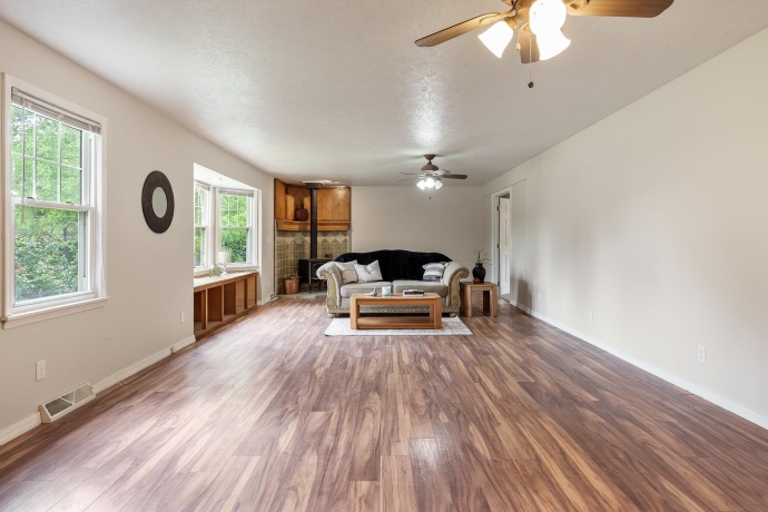 1611 Michigan, ROCKFORD, Illinois 61102, 4 Bedrooms Bedrooms, ,2 BathroomsBathrooms,House,For Sale,Michigan,202603479