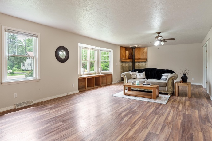 1611 Michigan, ROCKFORD, Illinois 61102, 4 Bedrooms Bedrooms, ,2 BathroomsBathrooms,House,For Sale,Michigan,202603479