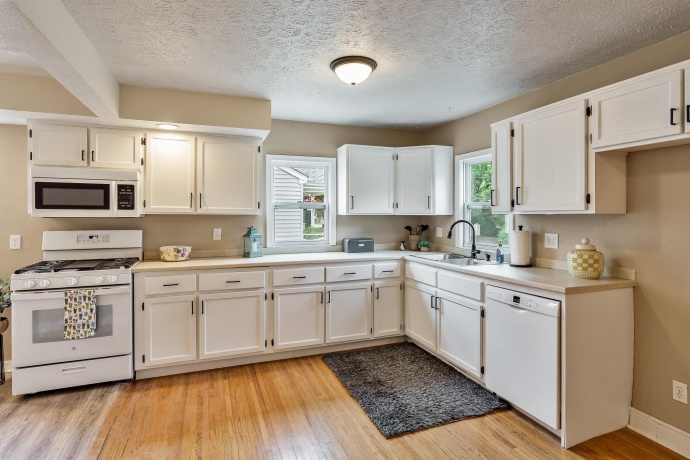 1611 Michigan, ROCKFORD, Illinois 61102, 4 Bedrooms Bedrooms, ,2 BathroomsBathrooms,House,For Sale,Michigan,202603479
